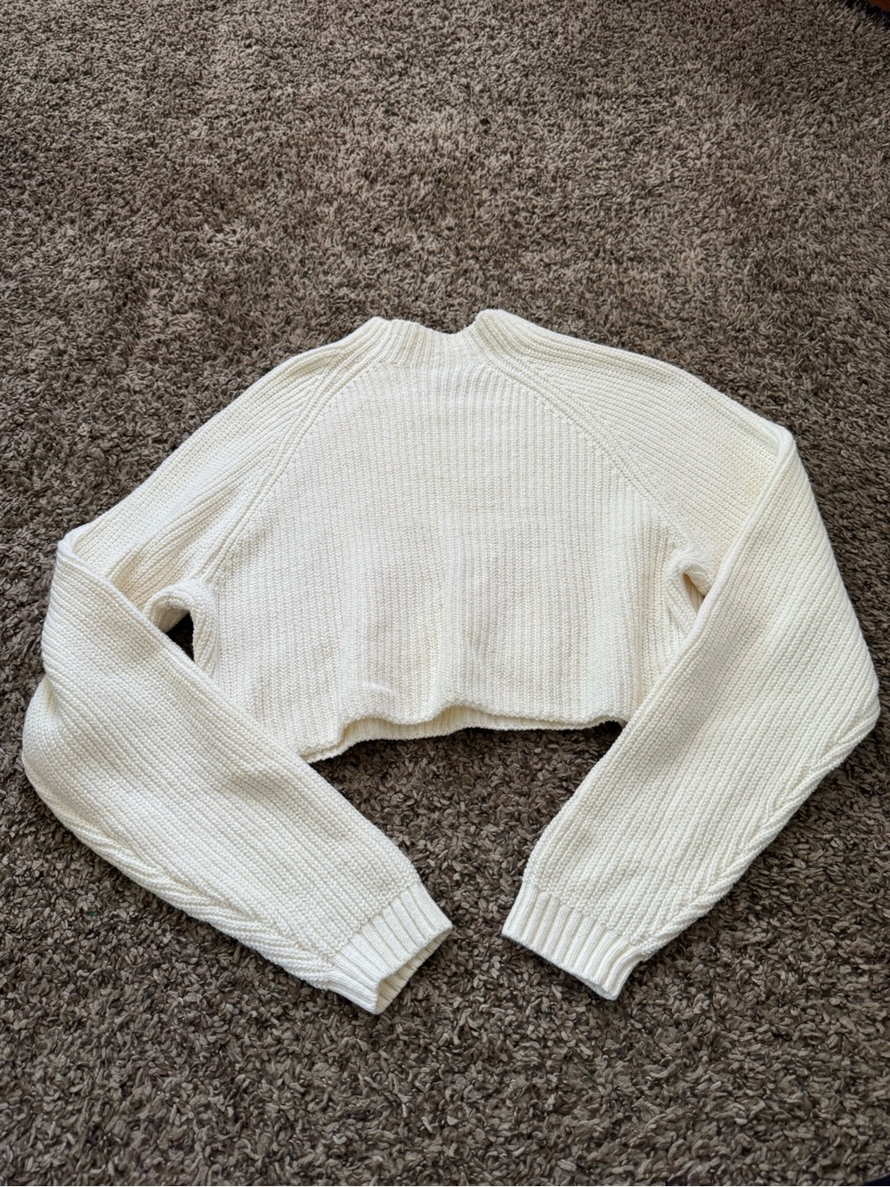 Hollister white Cropped Ribbed Sweater